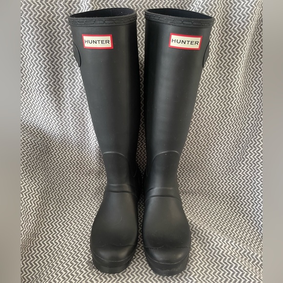 HUNTER RAIN BOOTS - black matte tall women’s size 7 - Picture 3 of 9